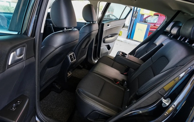 Kia Sportage cena 68800 przebieg: 126000, rok produkcji 2017 z Cieszyn małe 781